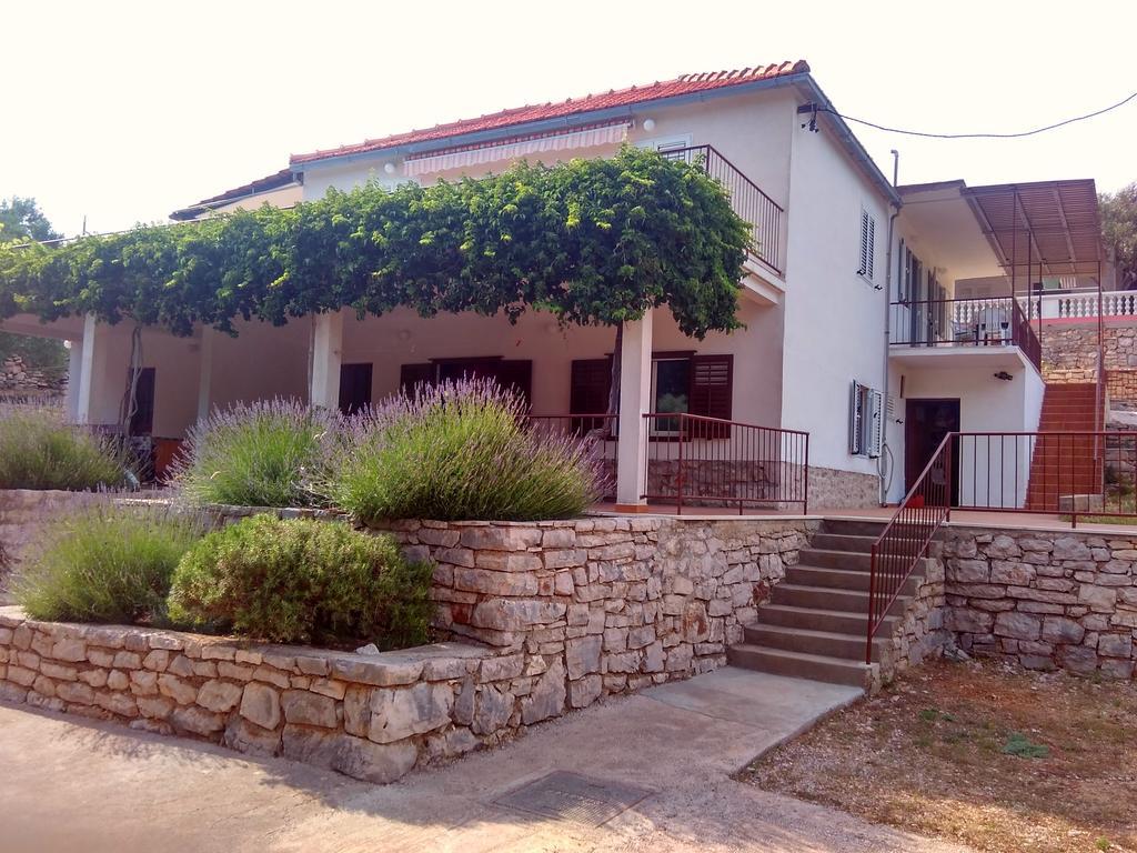 Apartments Sonija Gdinj Exterior photo